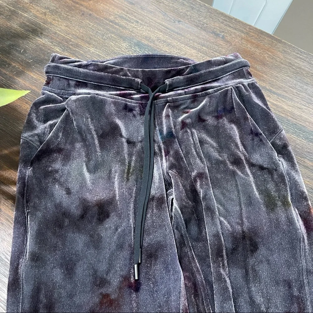 Lululemon Velvet Tie-Dye Jogger Crop - Interstellar Dark Grey Multi - Picture 4 of 7